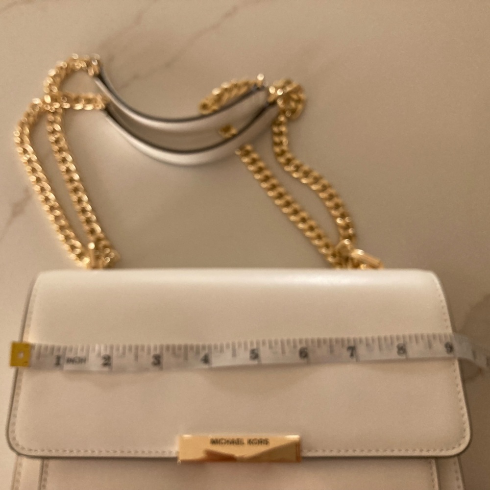 Michael Kors White Leather Shoulder Bag with Gold Chain Strap - Picture 4 of 8